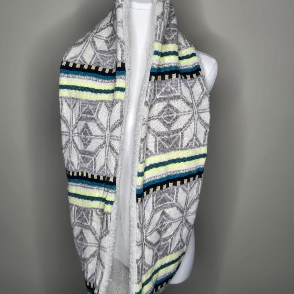 Woolrich Sherpa Geometric Infinity Scarf Snowcore Cozycore WinterVibes Warm Knit